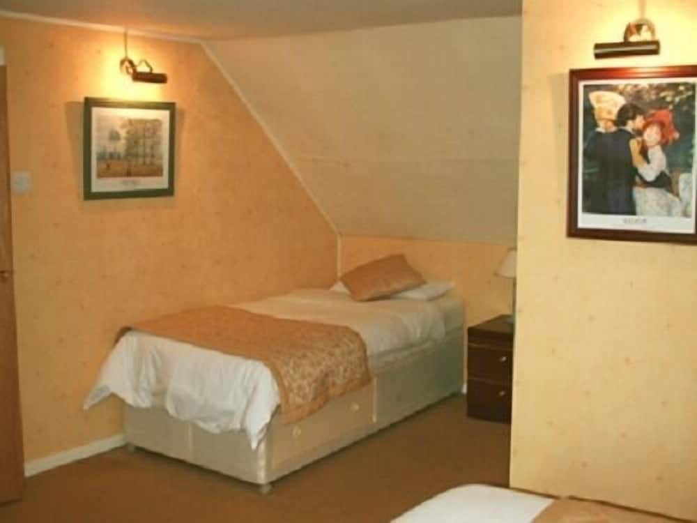 Standard Triple Room, Ensuite (All Season) photo 2