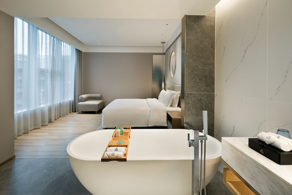 Deluxe Suite - Photo 2