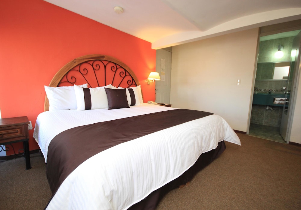 Deluxe Room, 1 King Bed, Balcony, City View