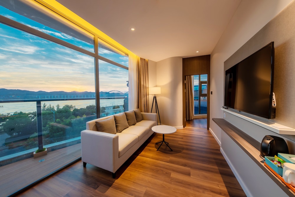 Standard Room, Multiple Beds (Extra Space) - Photo 7
