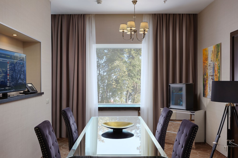 Royal Suite (Club) photo 2