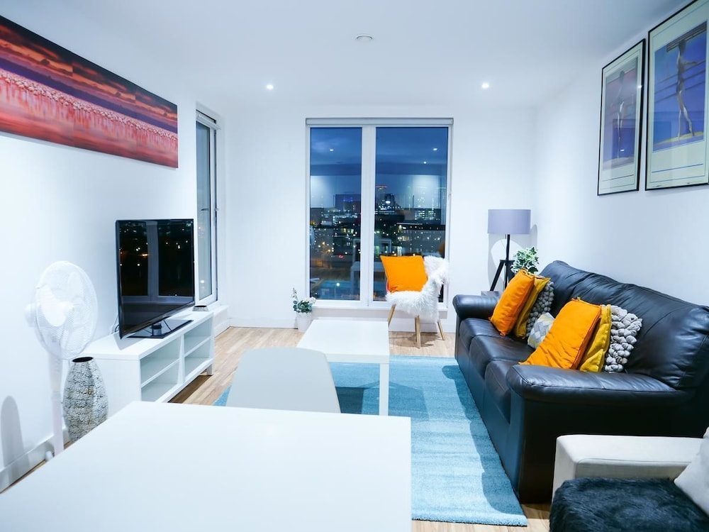 Bright 2 Bedroom Apartment photo 1