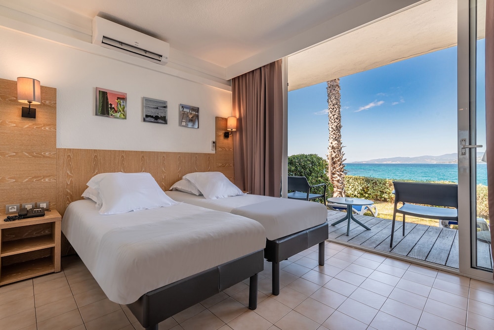 Classic Double Room Single Use, 1 Bedroom, Terrace, Sea View photo 1