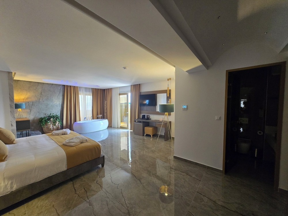 Royal Suite, Sea View