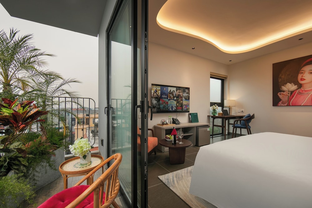 Junior Suite With Panoramic City View, Balcony