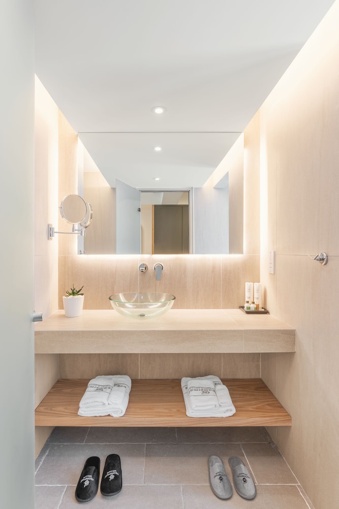 Executive Room, Pool View - Photo 13
