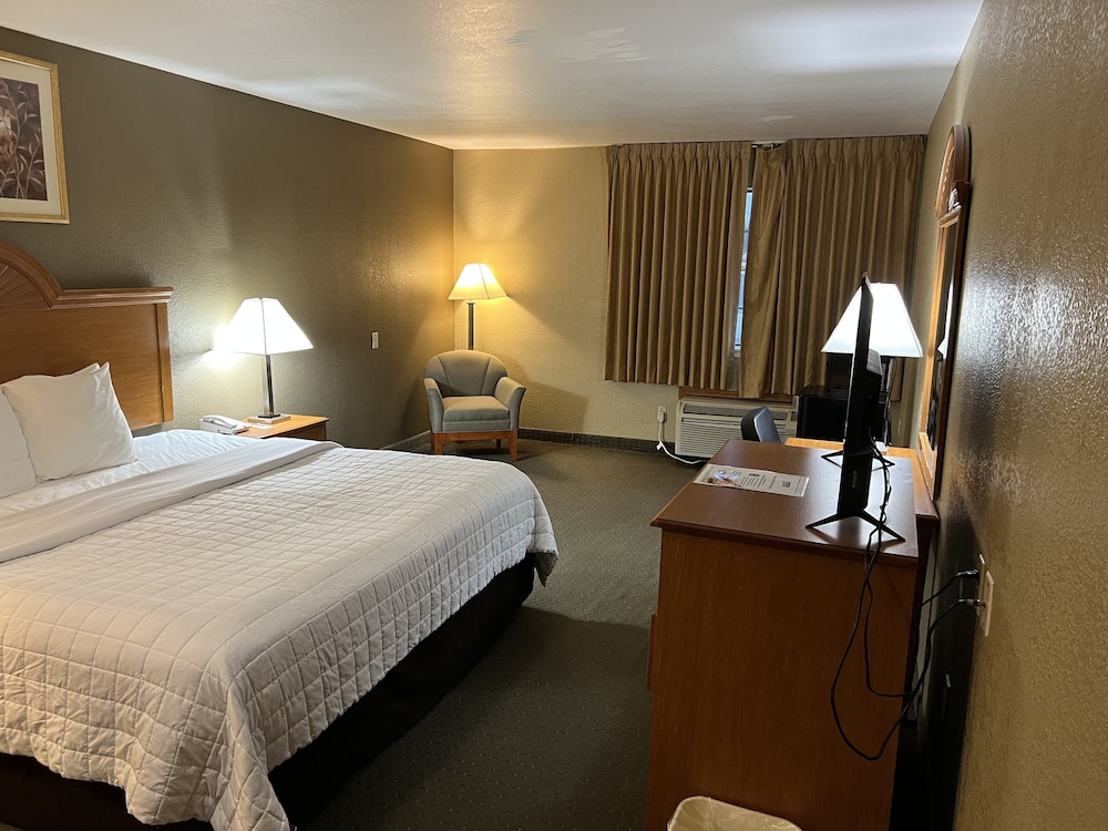 Room, 1 King Bed, Non Smoking - Photo 2