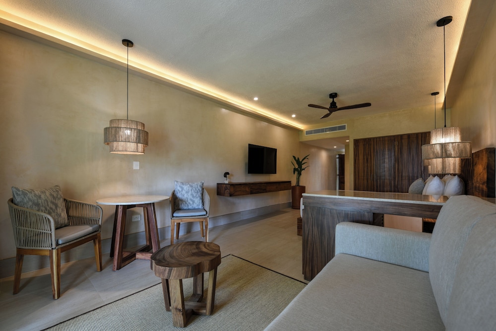 ROYAL SUITE - Photo 3