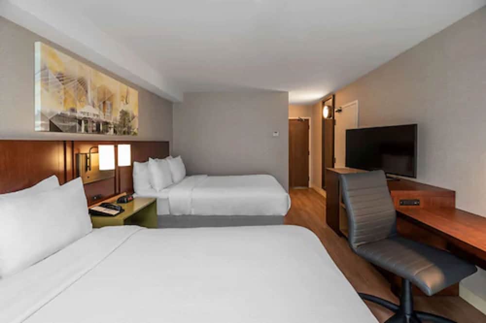 Room, 2 Queen Beds, Non Smoking, Ground Floor, Pet-Friendly