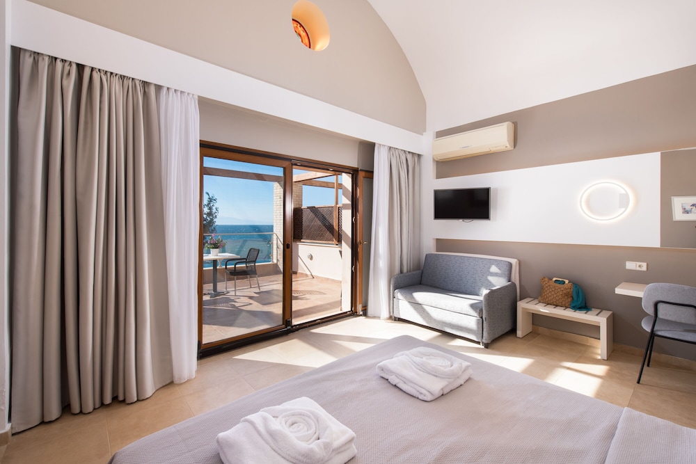 Superior Double Room, Beachfront - Photo 3