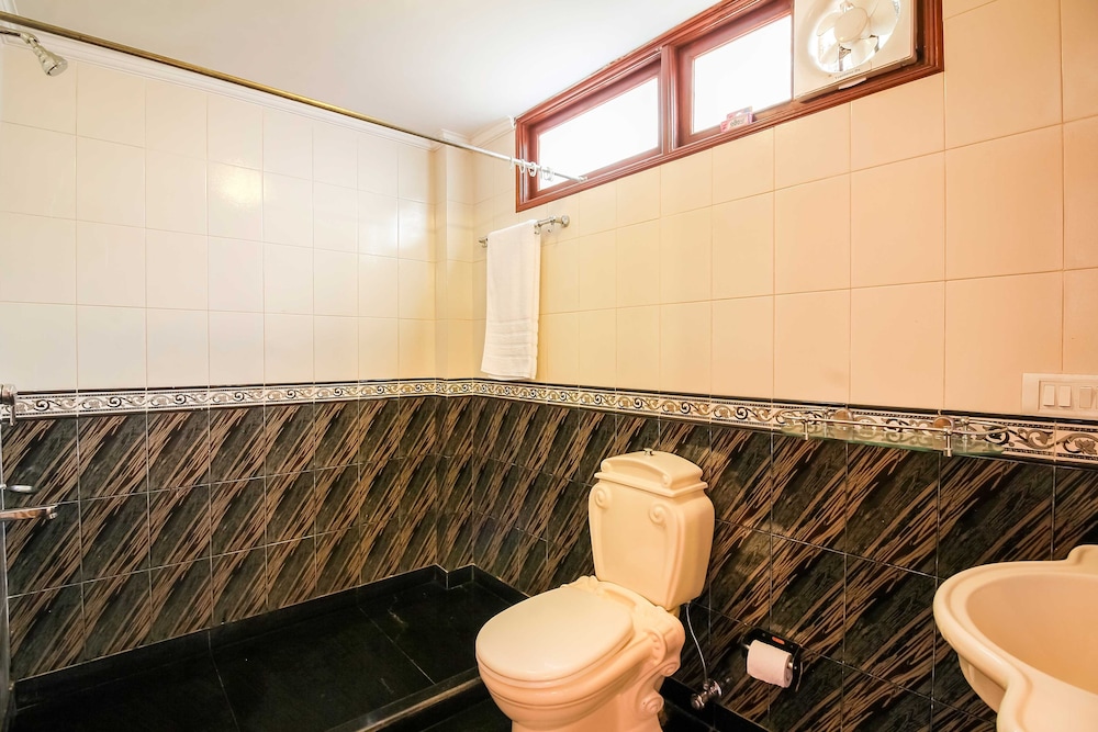 Deluxe Double Room, 1 Queen Bed, Smoking, Mountain View photo 2