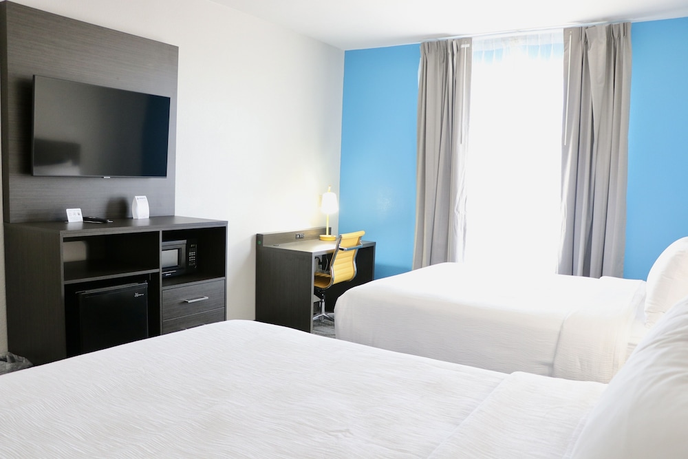 Suite, Multiple Beds, Non Smoking - Photo 1