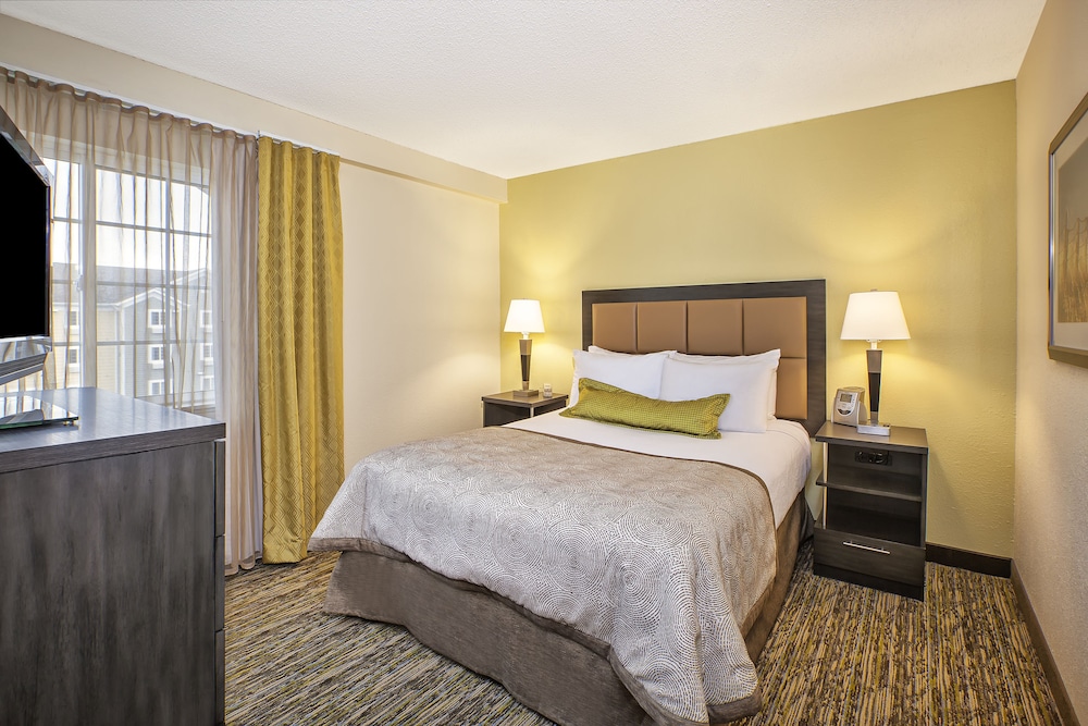 Suite, 1 Bedroom (1 Qn, Sofa Bed, Addl Lvng Area) - Photo 4