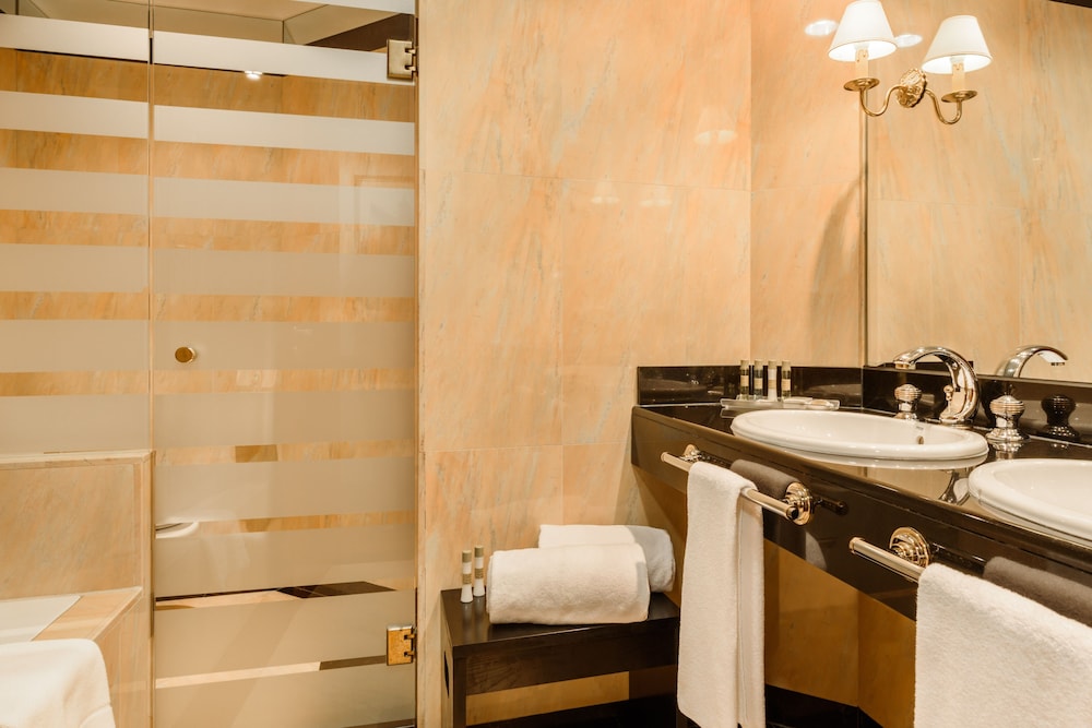 Premium Room - Photo 5