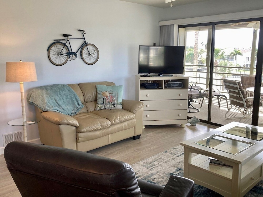 Condo, 2 Bedrooms photo 3