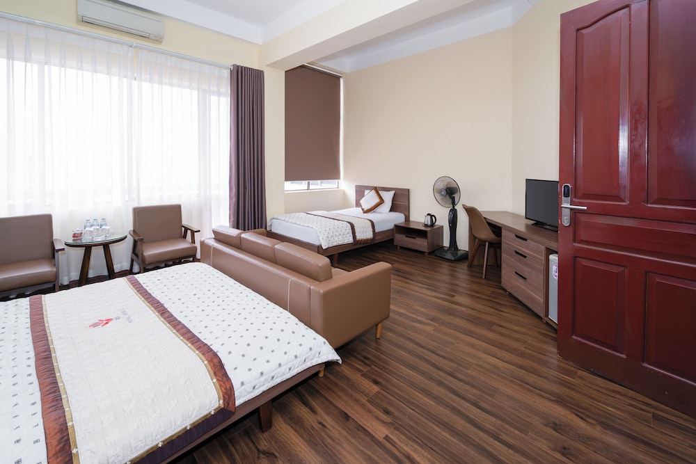 Deluxe Triple Room, City View