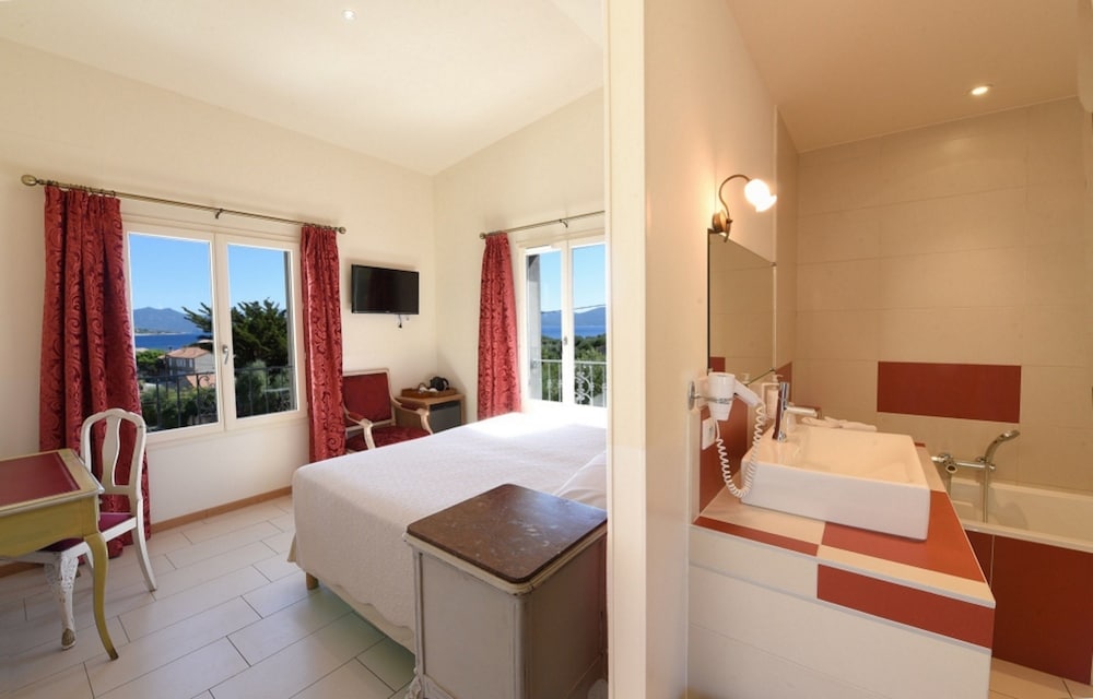 Chambre Deluxe double ou avec lits jumeaux, vue mer & Entree Privee photo 1