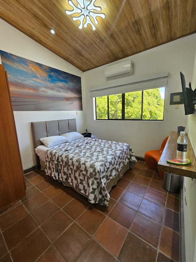 Comfort Double Room, 1 Queen Bed, Air conditioning, Mountain View photo 1