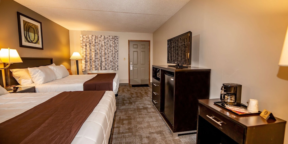 Room, 2 Queen Beds, Non Smoking - Photo 1