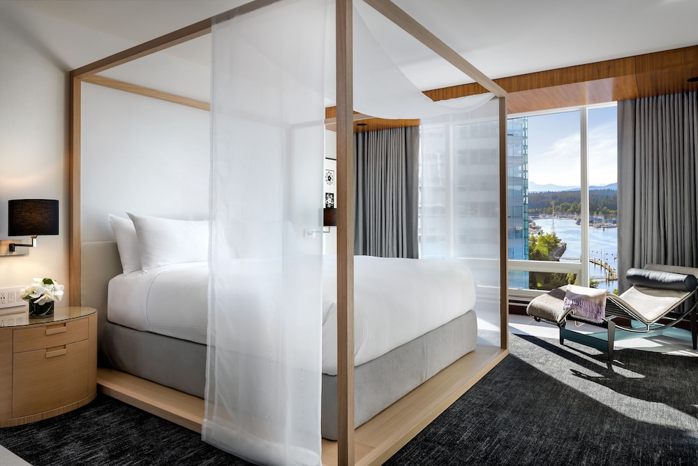 Signature Harbour View Suite, 1 King Bed, Stanley Park and Harbour View