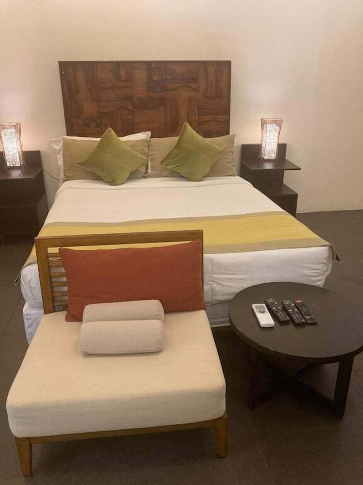 Basic Double Room, 1 Queen Bed