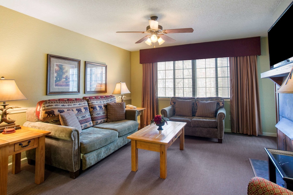 Suite, 2 Bedroom Deluxe photo 3