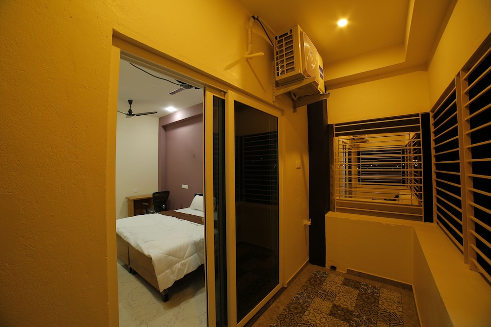 Deluxe Double or Twin Room, City View photo 3