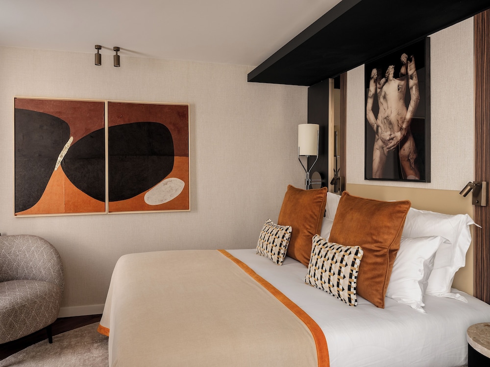 Classic Double Room - Free Sauna and Gym Access photo 3