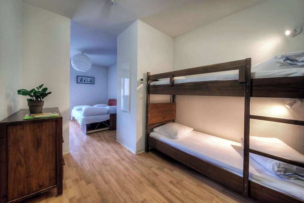 Standard Room, Non Smoking (1 Double Bed and 1 Twin Bunk Bed) photo 3