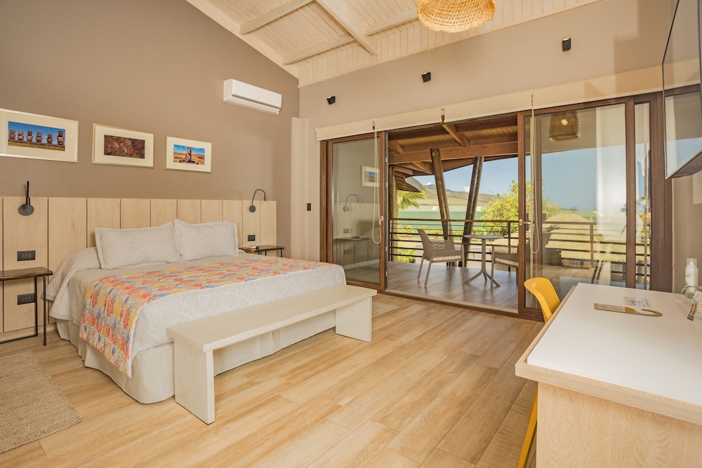 Suite - Photo 1