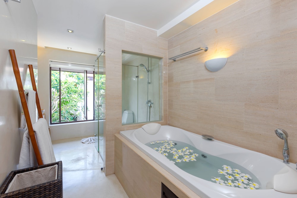 Three Bedroom Suite Pool Villa Sea with Free Minibar - Photo 4