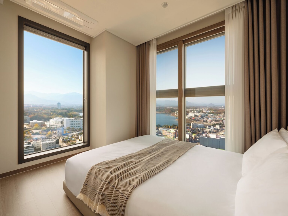Premier Suite Ocean photo 1