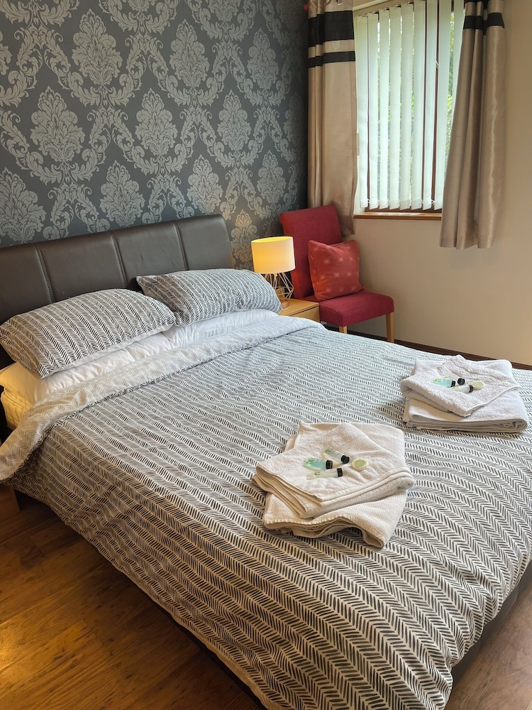 Room 3 at the Huntsman Inn - (Comfy Double Room at the Inn)