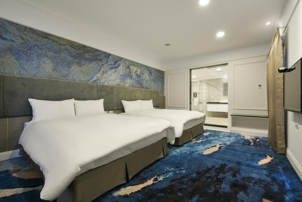 Deluxe Quadruple Room, Bathtub