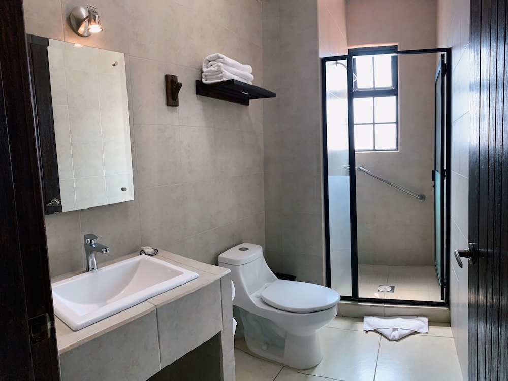 Basic Quadruple Room photo 2