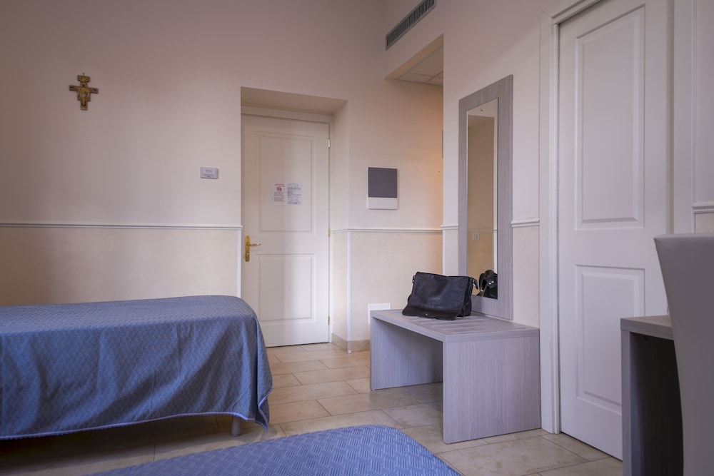 Standard Room photo 3