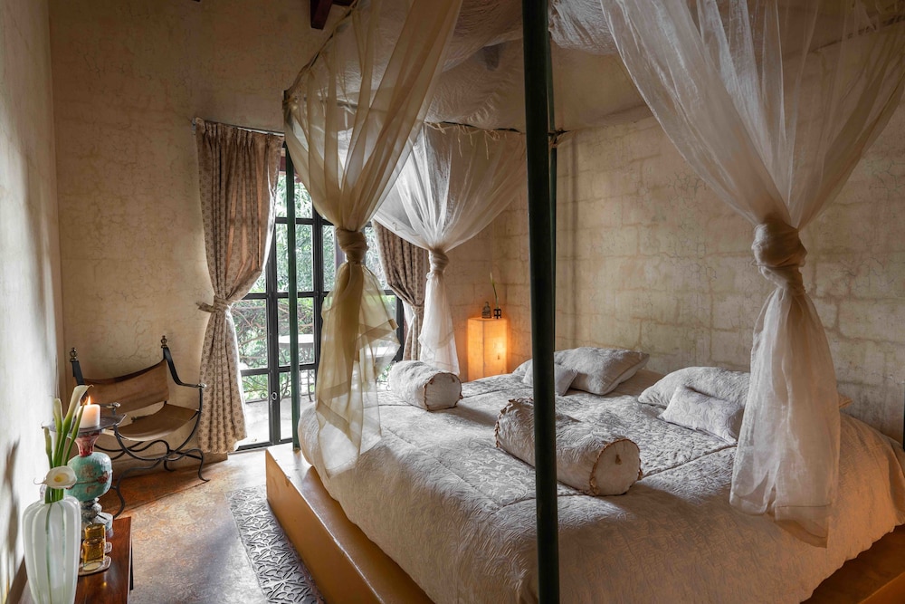 Executive Suite, 1 King Bed, Lake View