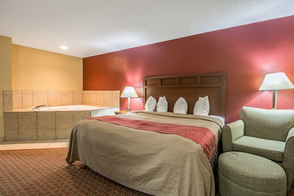 Standard Suite, 1 King Bed with Sofa bed, Smoking - Photo 17