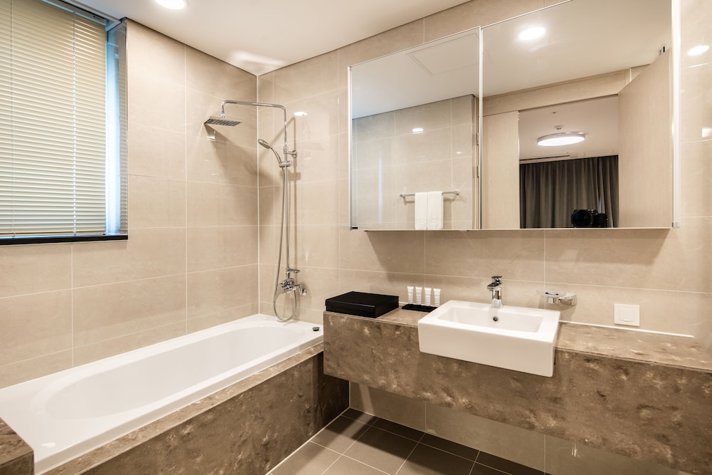 Residence Studio Corner Suite (+Massage Chair), photo 6