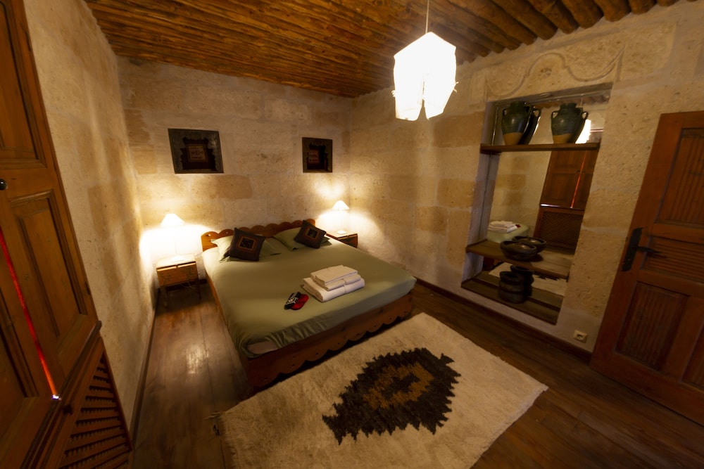 Luxury Suite, Fireplace, Valley View photo 3