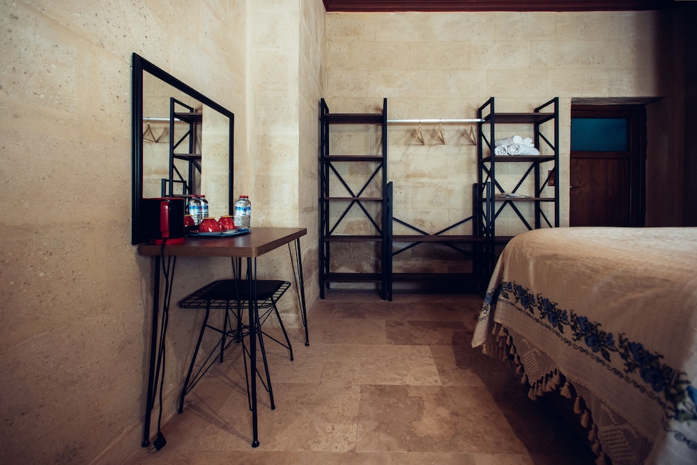 Economy Twin Room - Photo 6