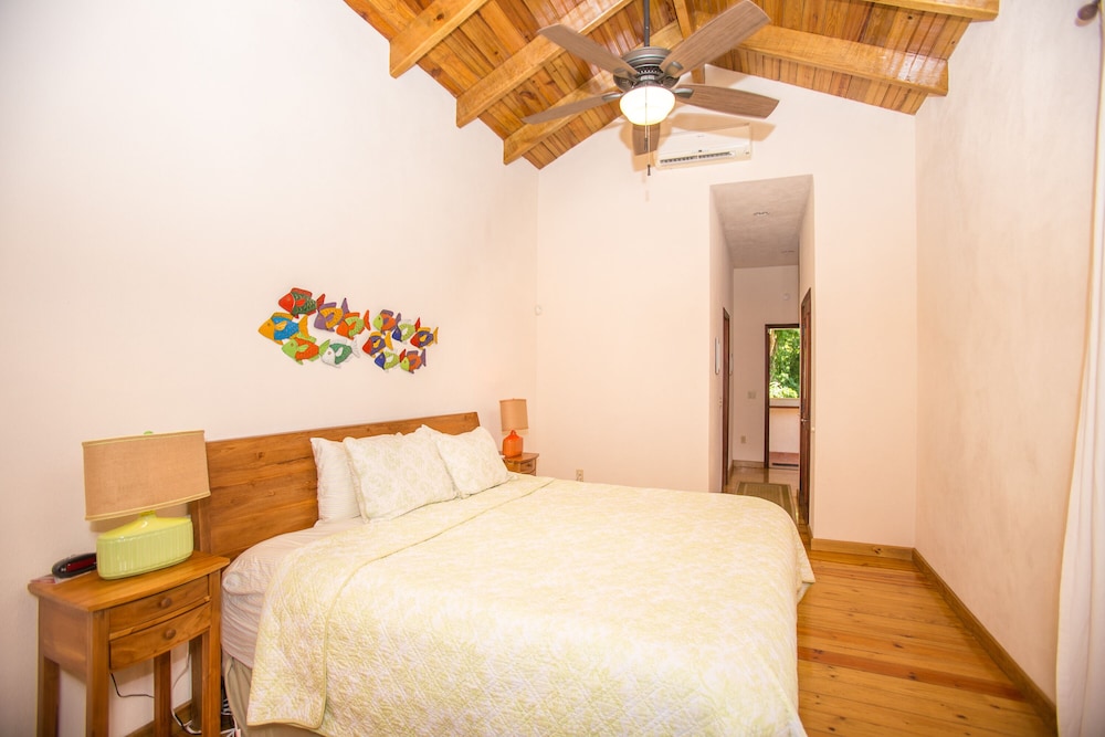 House, 3 Bedrooms photo 2