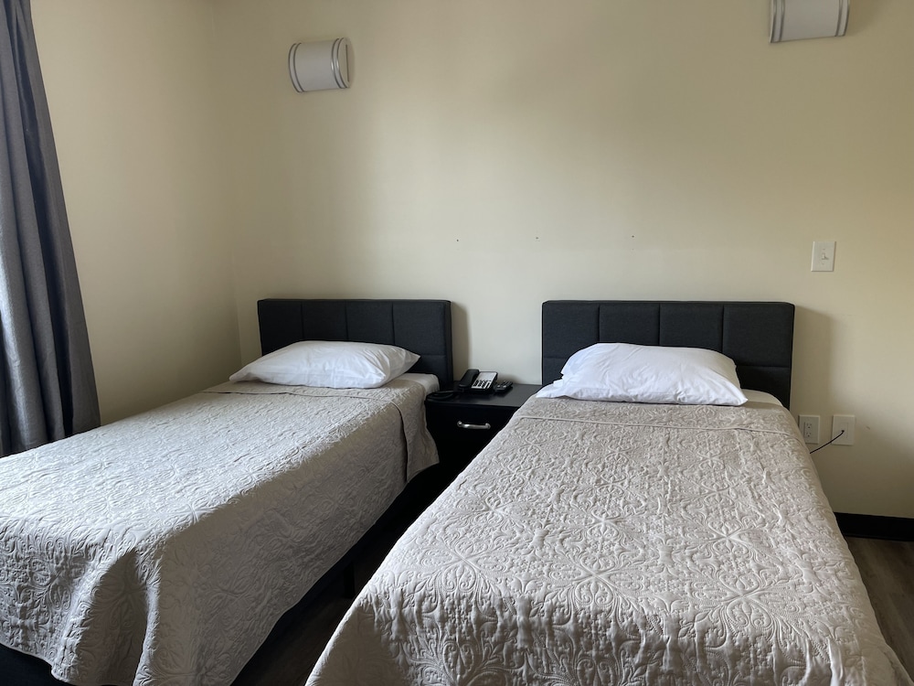 Economy Twin Room, 2 Twin Beds, Non Smoking photo 3