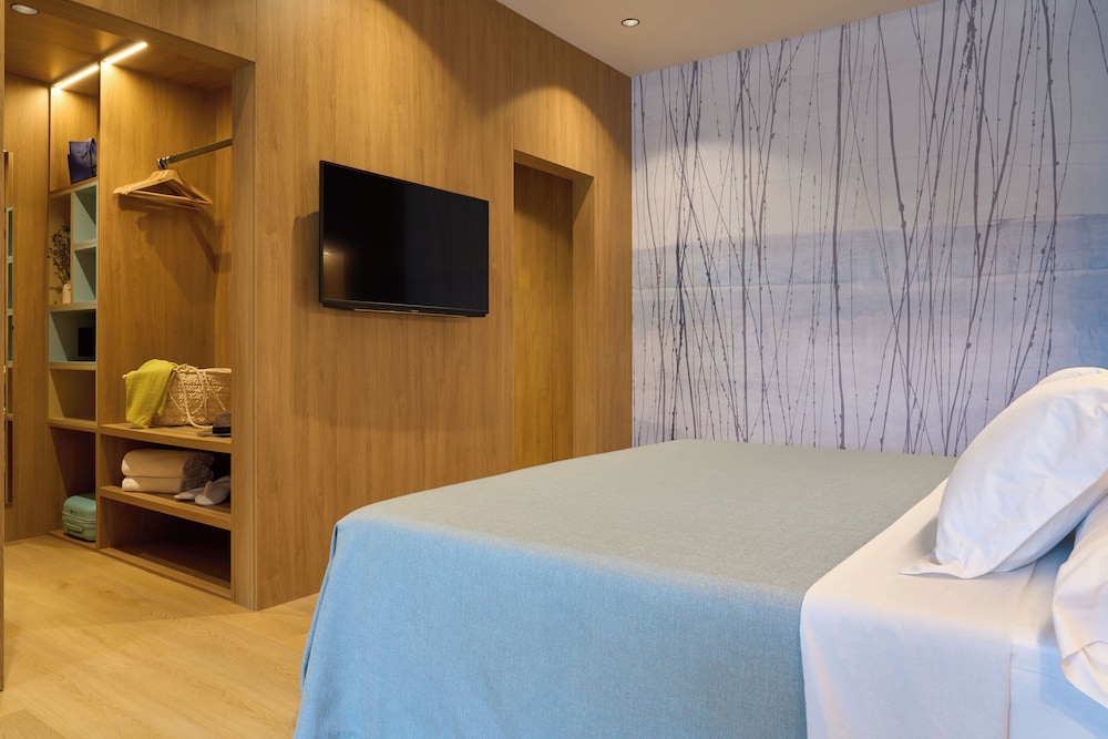 Junior Suite con Jacuzzi y Terraza con vista Piscina - Photo 11