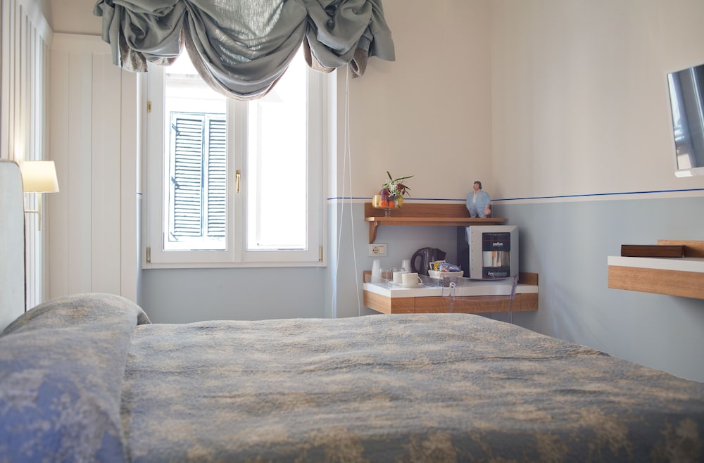 Room, 1 Double Bed (Suite Campidoglio Via Bocca Di Leone3) photo 1