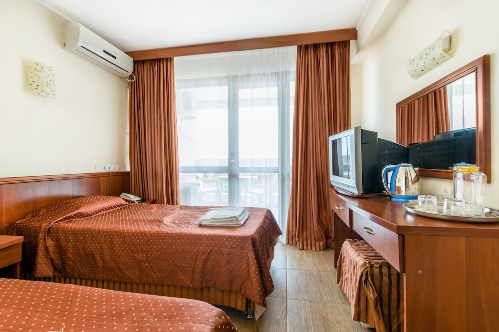 Standard Double or Twin Room, 1 Bedroom, Non Smoking, Mountain View photo 3