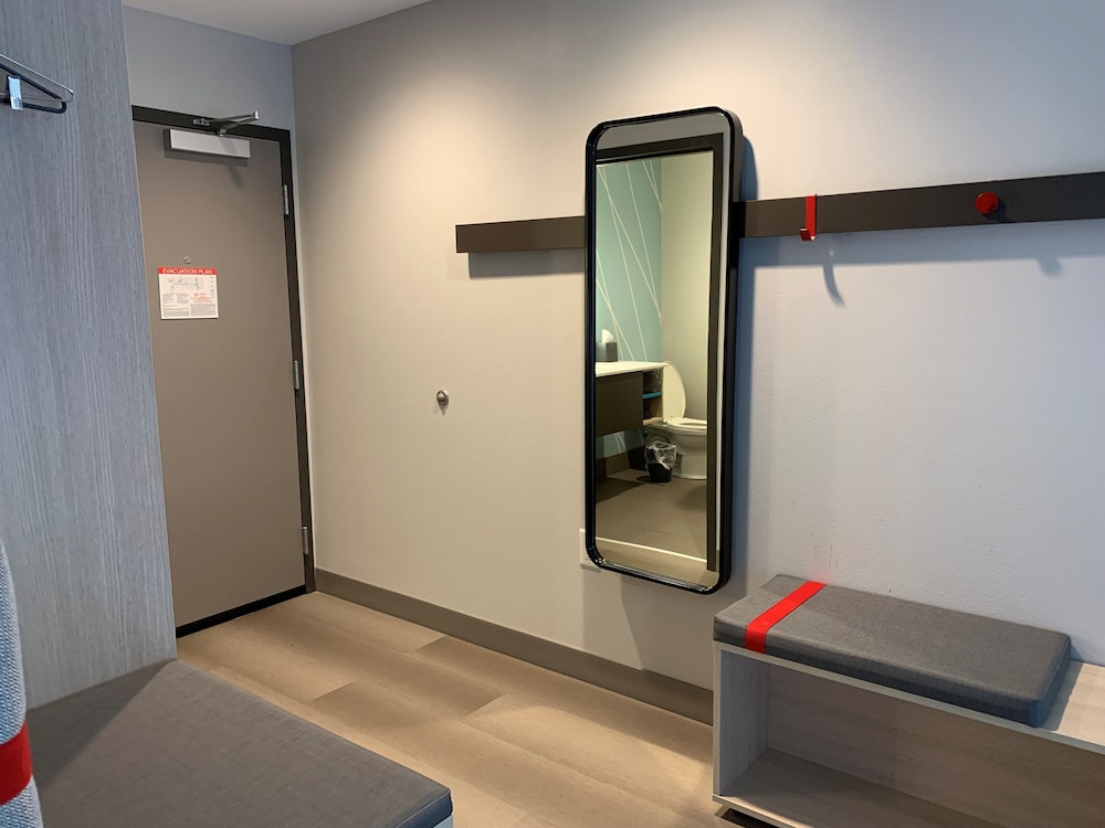 Standard Room, 2 Queen Beds, Accessible Bathtub (Communications) - Photo 5