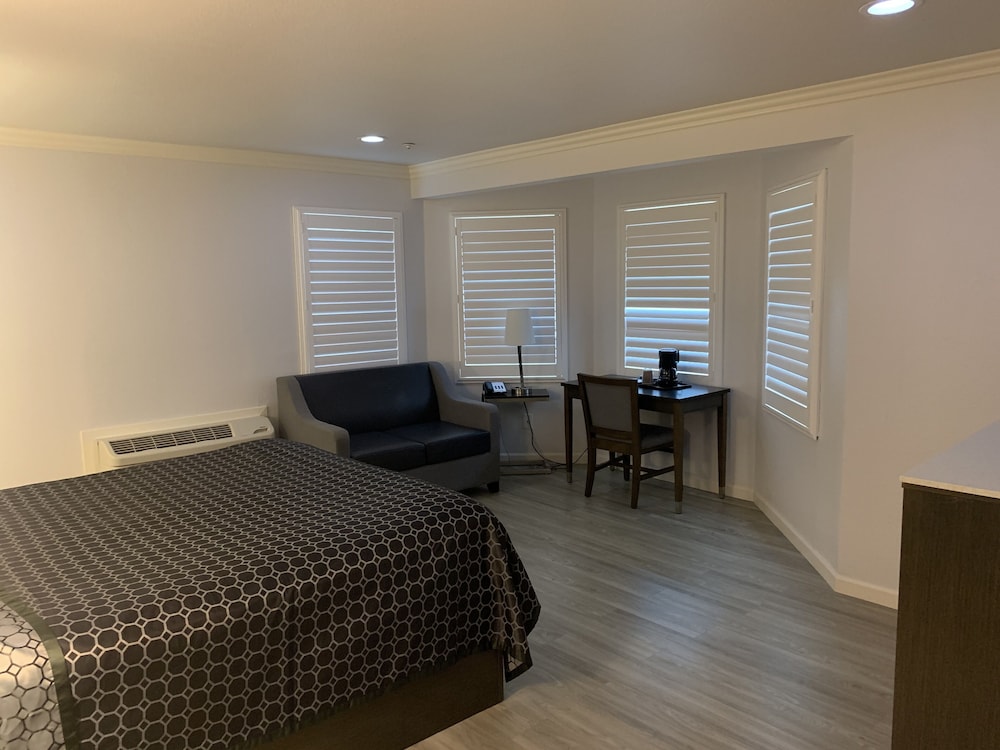 Deluxe Single Room, 1 King Bed - Photo 1