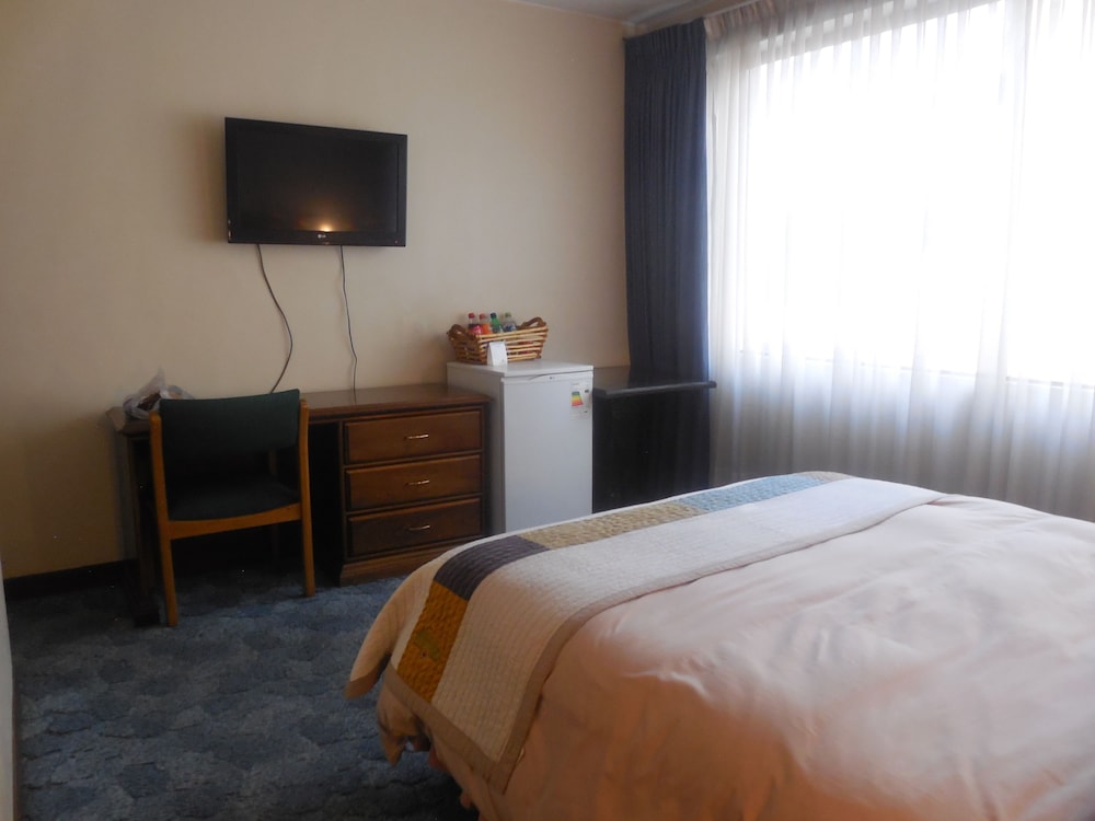 Honeymoon Room, City View photo 1