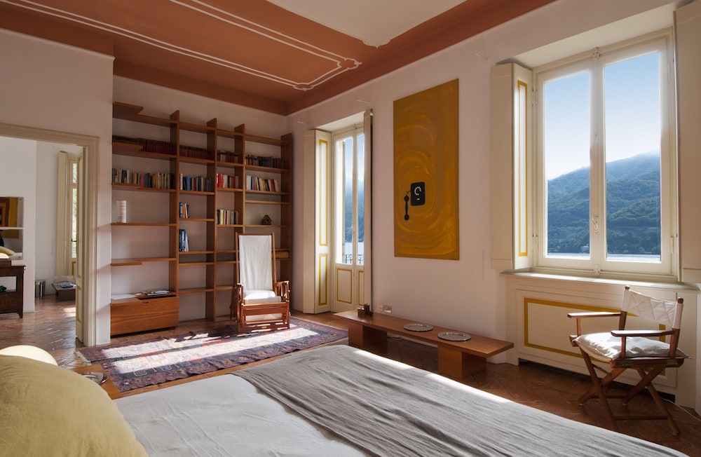 Suite, 1 Queen Bed, Lake View photo 2